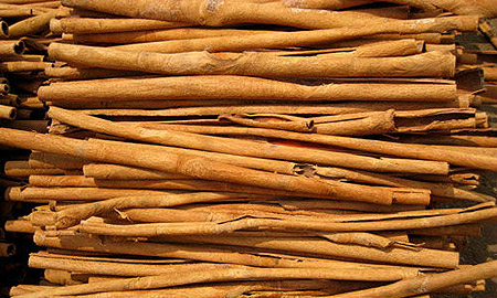 Stick cassia cinnamon — 30–45cm length, 10kg carton packing